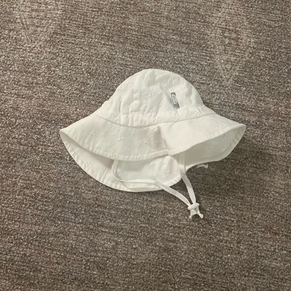 Jan & Jul baby girl hat, size small (0-6 months) - Picture 1 of 3